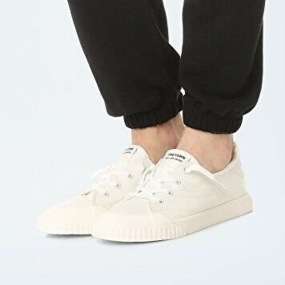 urban outfitters tretorn